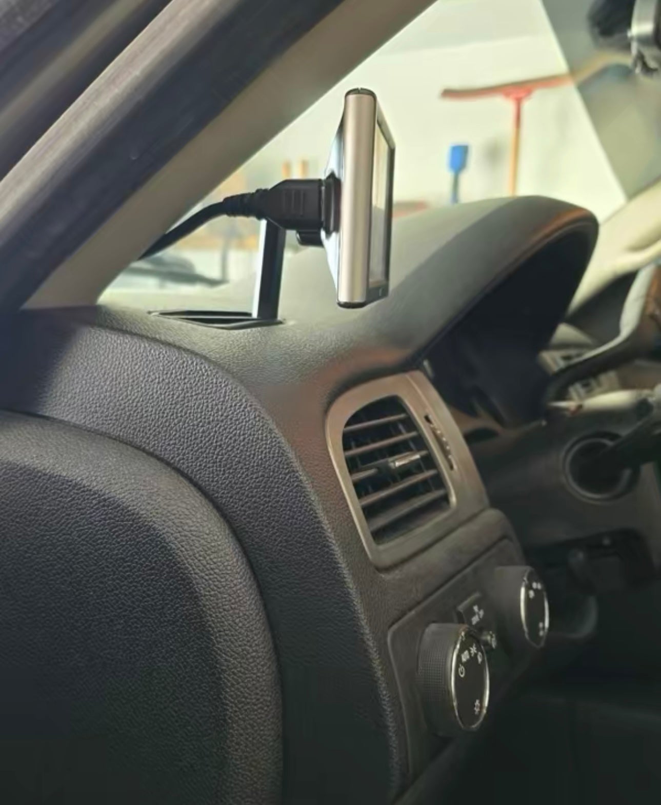 7.5-14 GM Denali/LTZ CTS Vent CTS Mount
